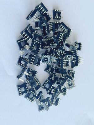 2.54mm 8 Pin IC Socket Connector Female Straight Pin Header PBT مواد العزل الأسود
